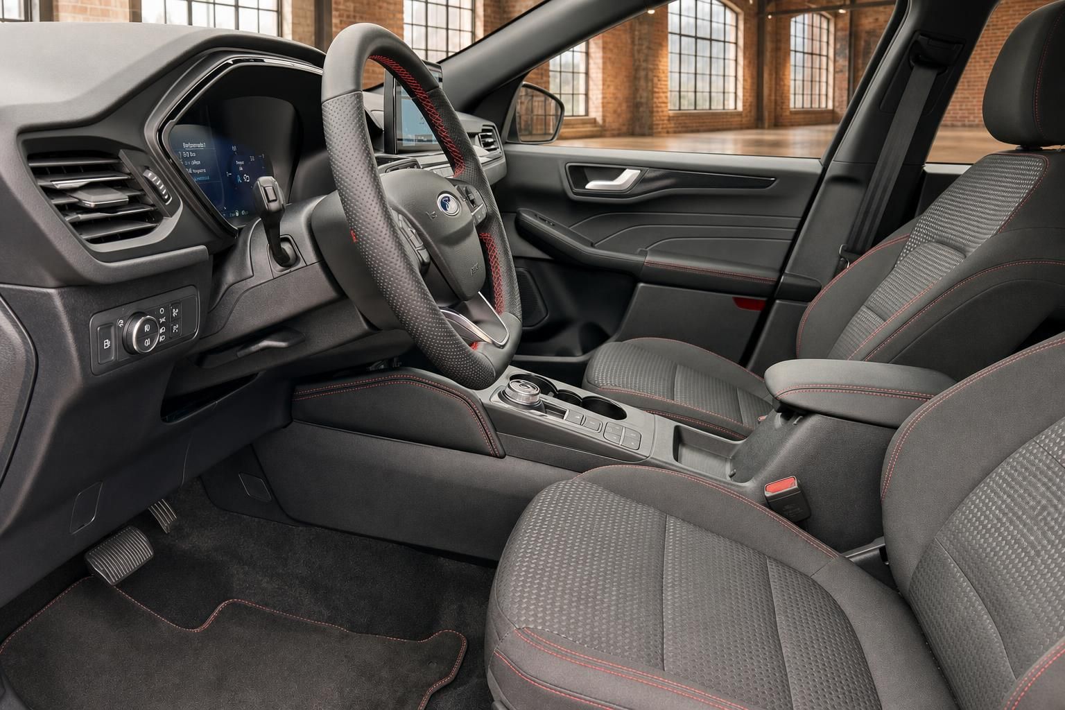 Ford Innenraum Vordersitze mit rotem Kontrastnaht-Design und Cockpit