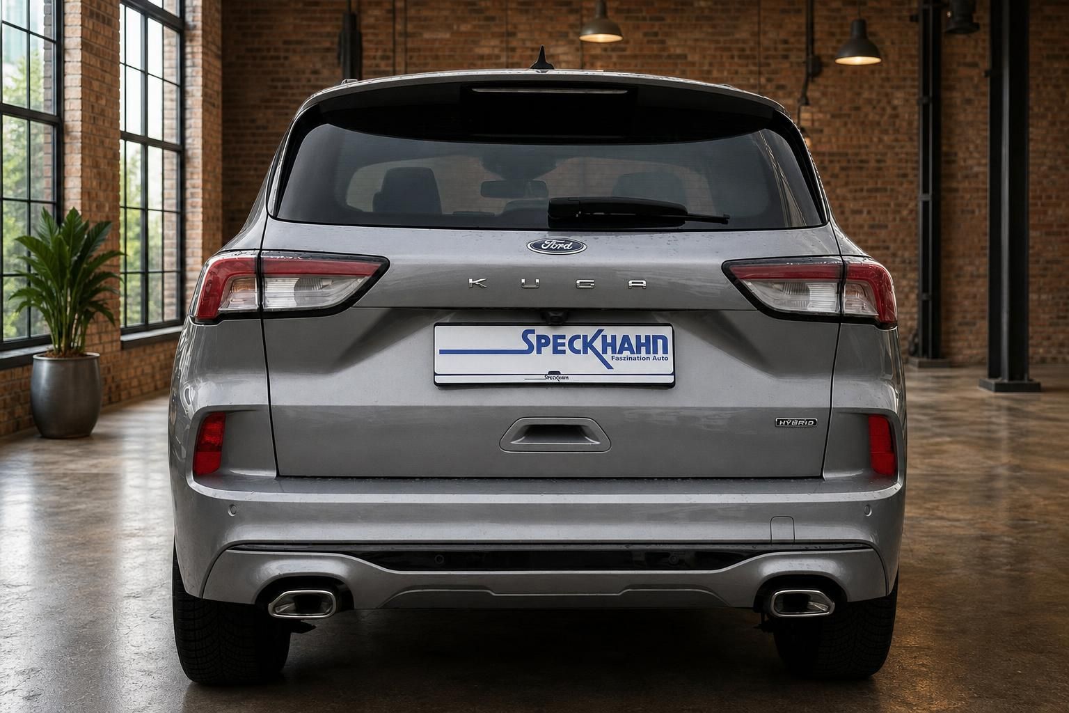 Ford Kuga Hybrid silber Heckansicht frontal mit Kennzeichenhalter