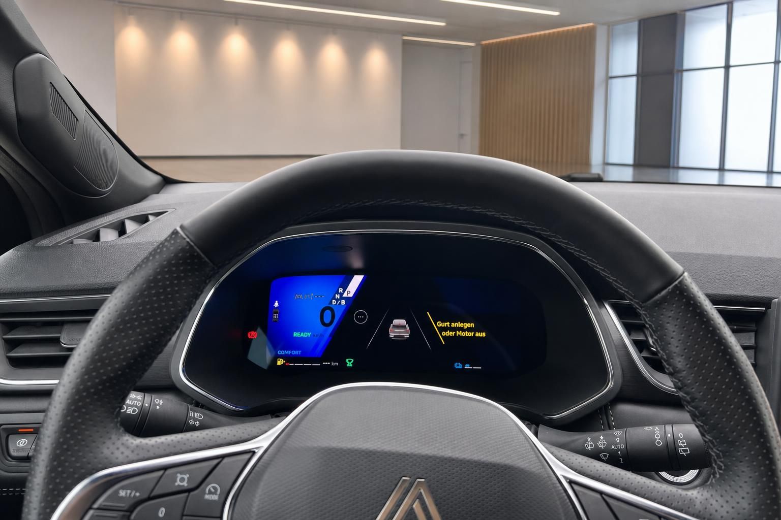 Digitales Kombiinstrument hinter dem Lenkrad im Fahrzeugcockpit