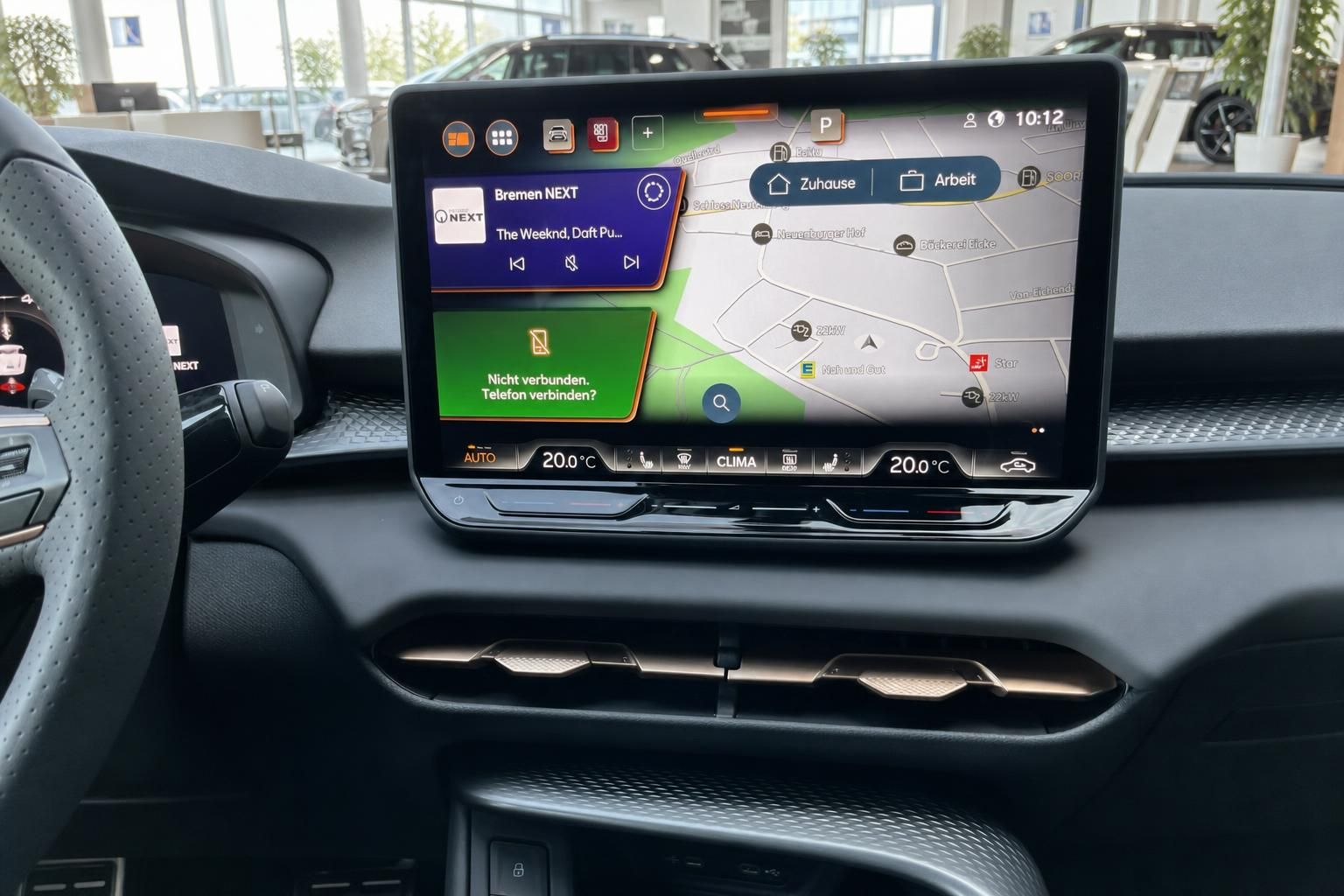 Cupra Terramar Infotainment-Display mit Navigation und Klimabedienung im Detail