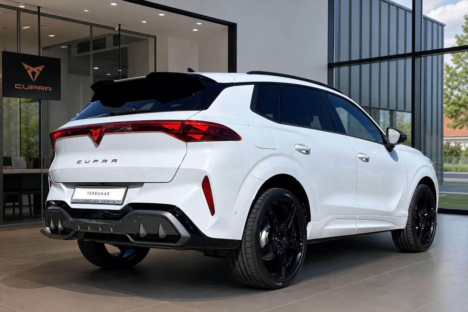 Cupra Terramar weiss Heckansicht mit schwarzen Alufelgen