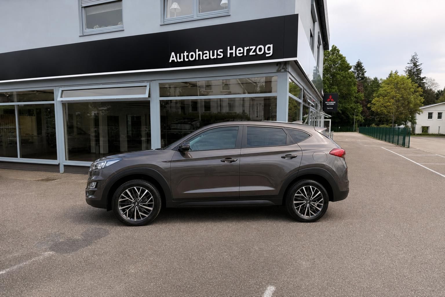 Hyundai Tucson Seitenansicht braun beim Autohaus Herzog