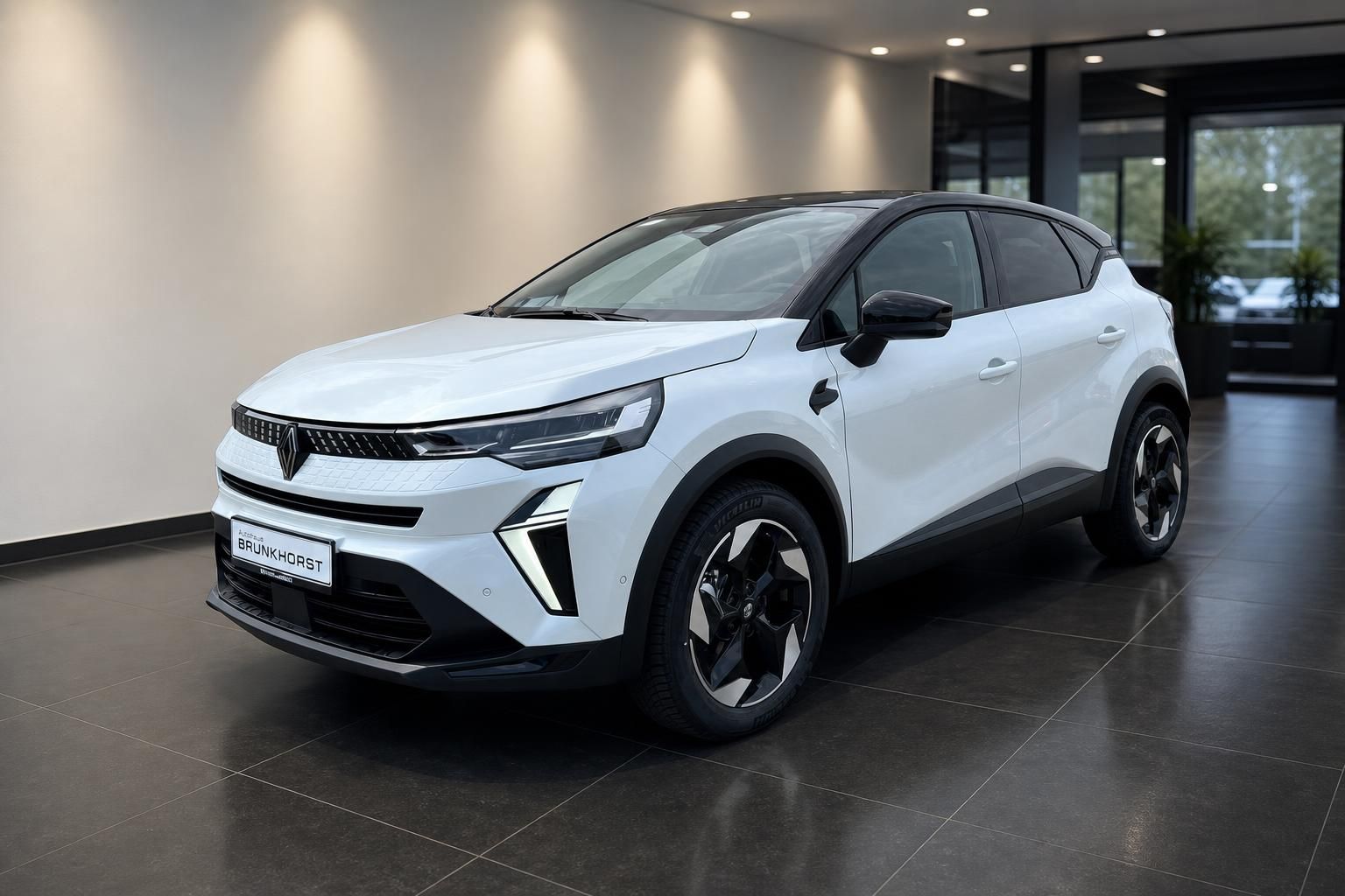 Renault Captur weiß in Seitenansicht beim Autohaus Brunkhorst