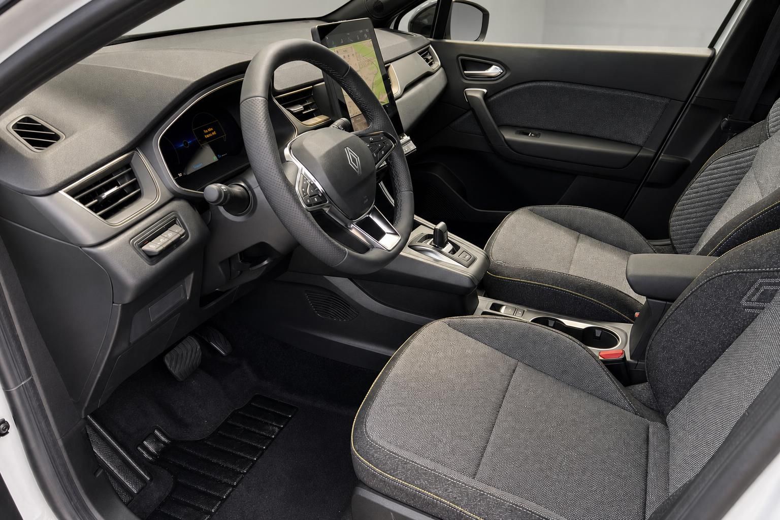 Renault Captur Innenraum mit Cockpit und Sportsitzen im Detail