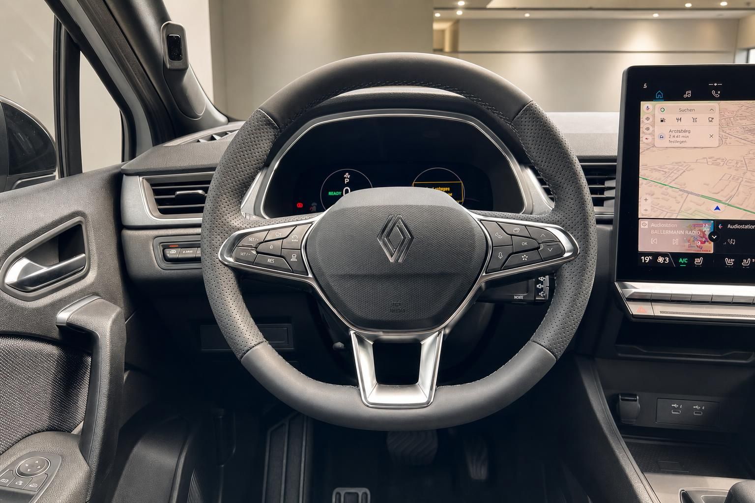 Renault Cockpit mit Multifunktionslenkrad und digitalem Tacho