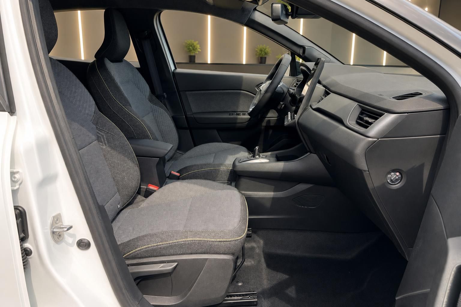 Renault Innenraum Vordersitze und Armaturenbrett Detailansicht
