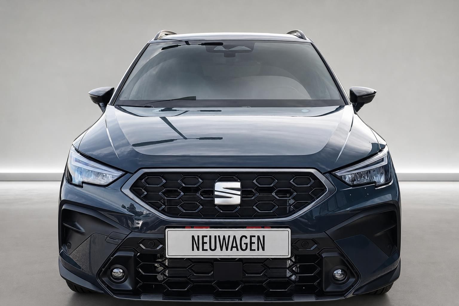 Seat Arona FR Frontansicht in Blau-Grau Metallic, Neuwagen