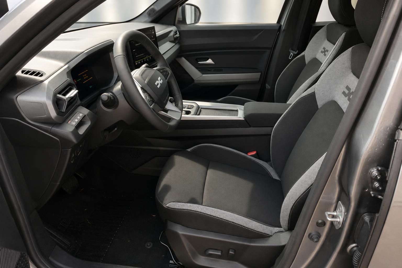 Dacia Bigster Innenraum Fahrersitz und Cockpit mit Digitalanzeige