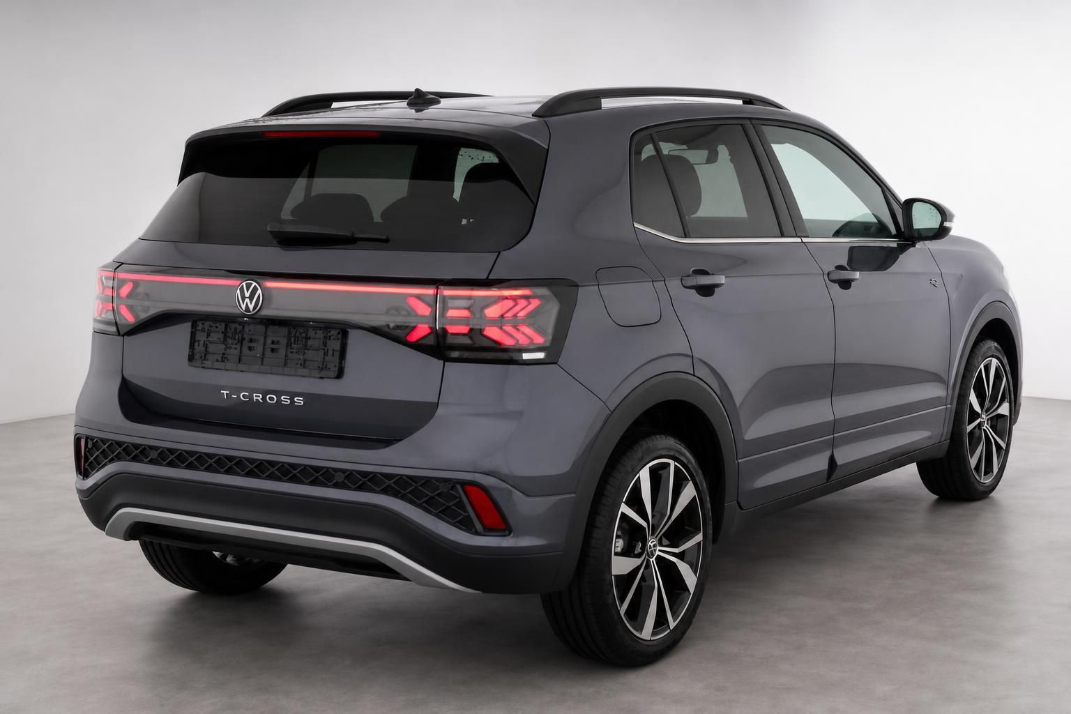VW T-Cross grau, Heckansicht im Studio