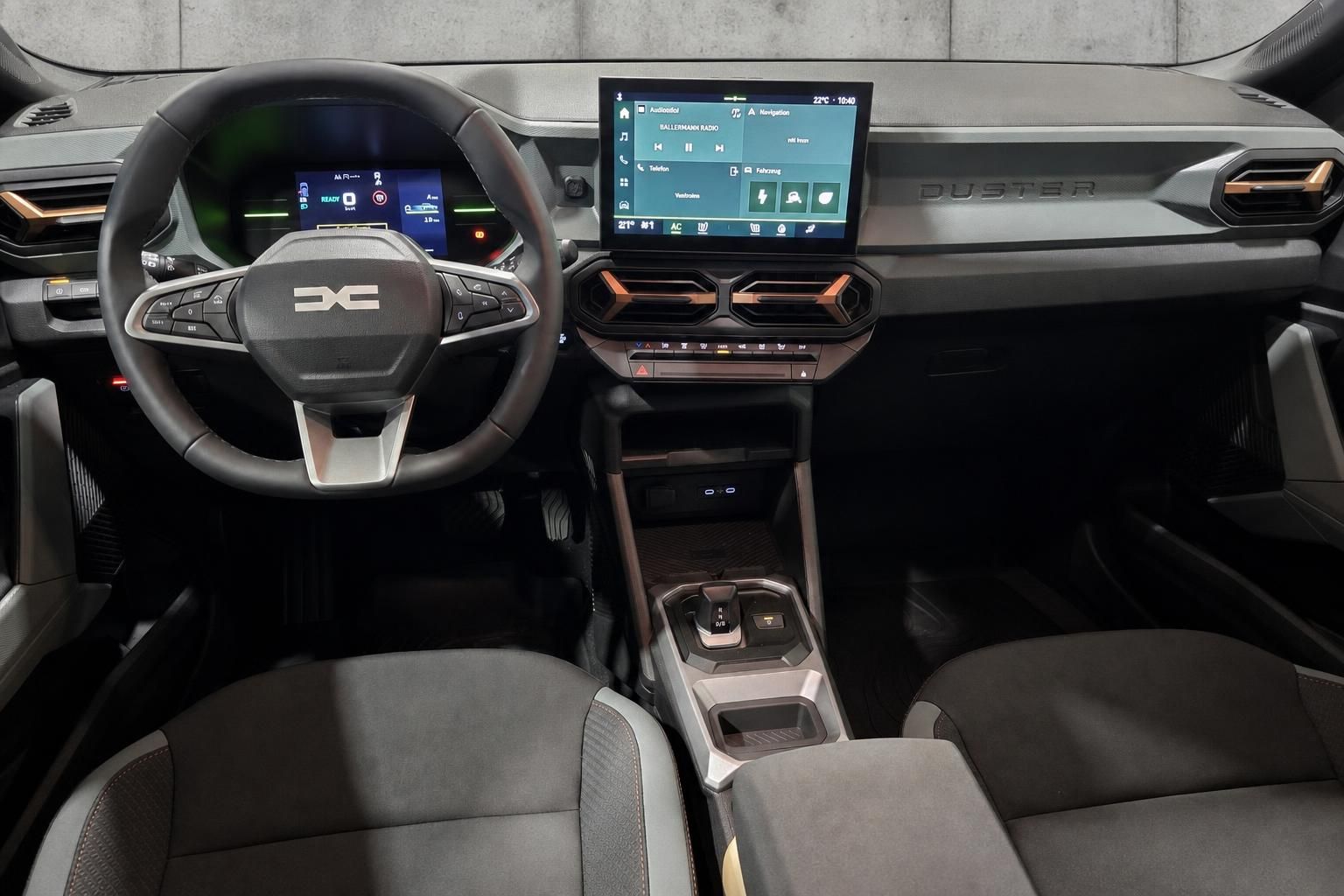 Dacia Duster Innenraum mit Cockpit und Touchscreen Display