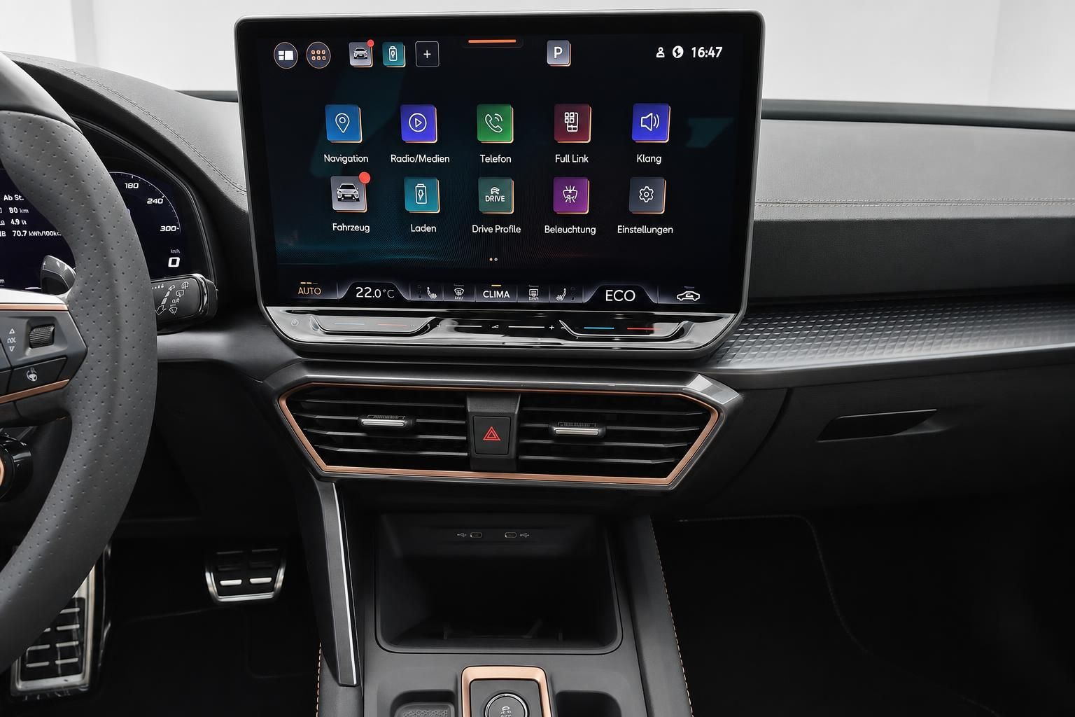 Cupra Infotainment-Display mit Menüsymbolen und Klimabedienung im Detail
