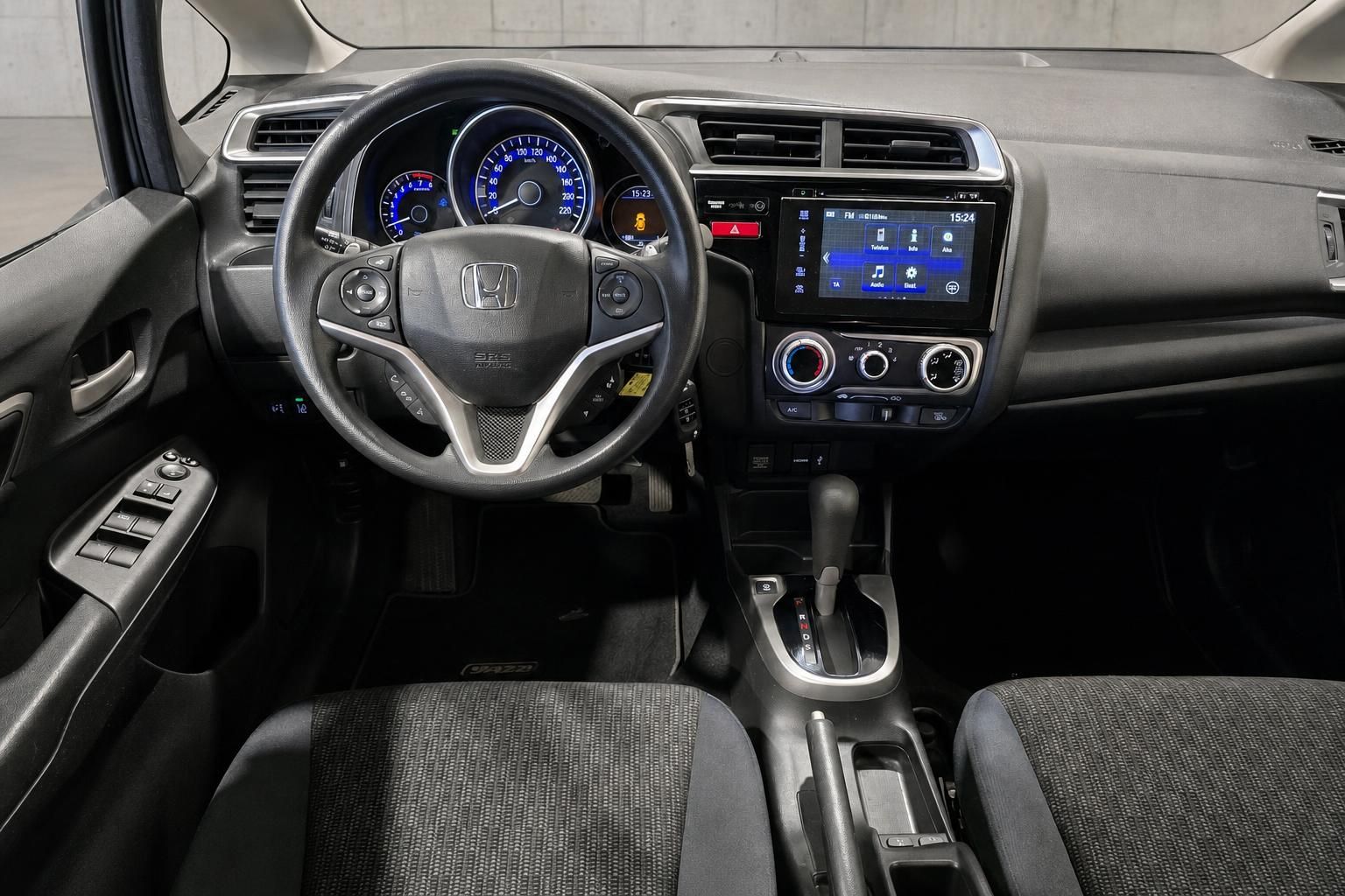 Honda Jazz Armaturenbrett mit Lenkrad, Tacho und Touchscreen-Display