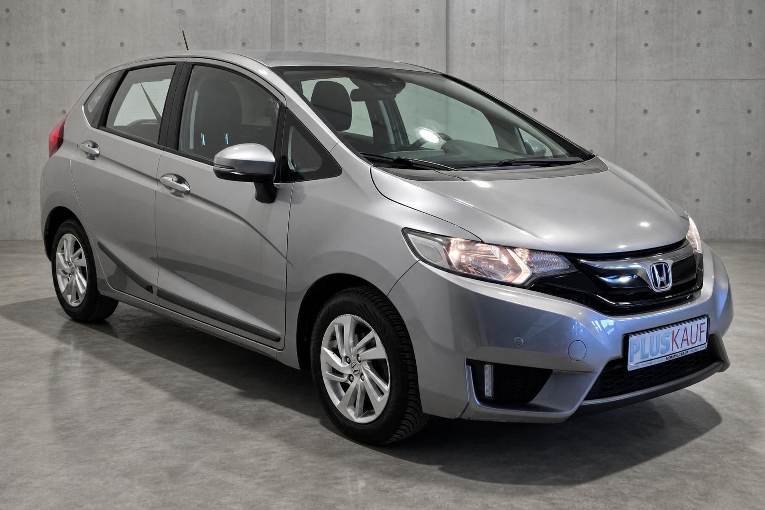 Honda Jazz silber, Frontansicht schräg, gebraucht bei Autohaus