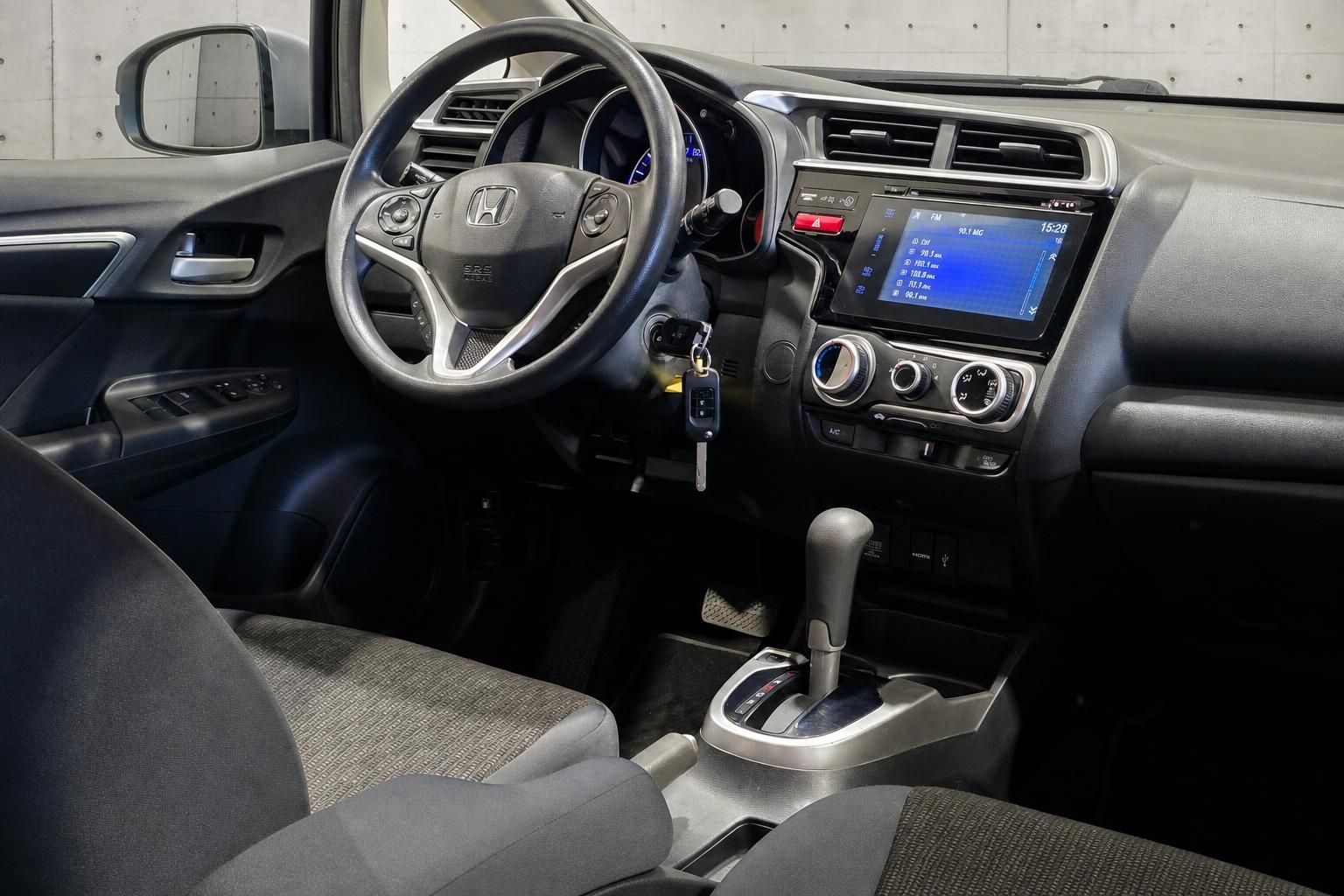 Honda Jazz Cockpit mit Lenkrad, Automatikschaltung und Zündschlüssel