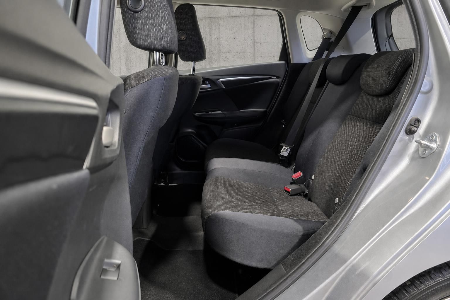 Honda Jazz Innenraum Rücksitzbank mit Kopfstützen und Sicherheitsgurten