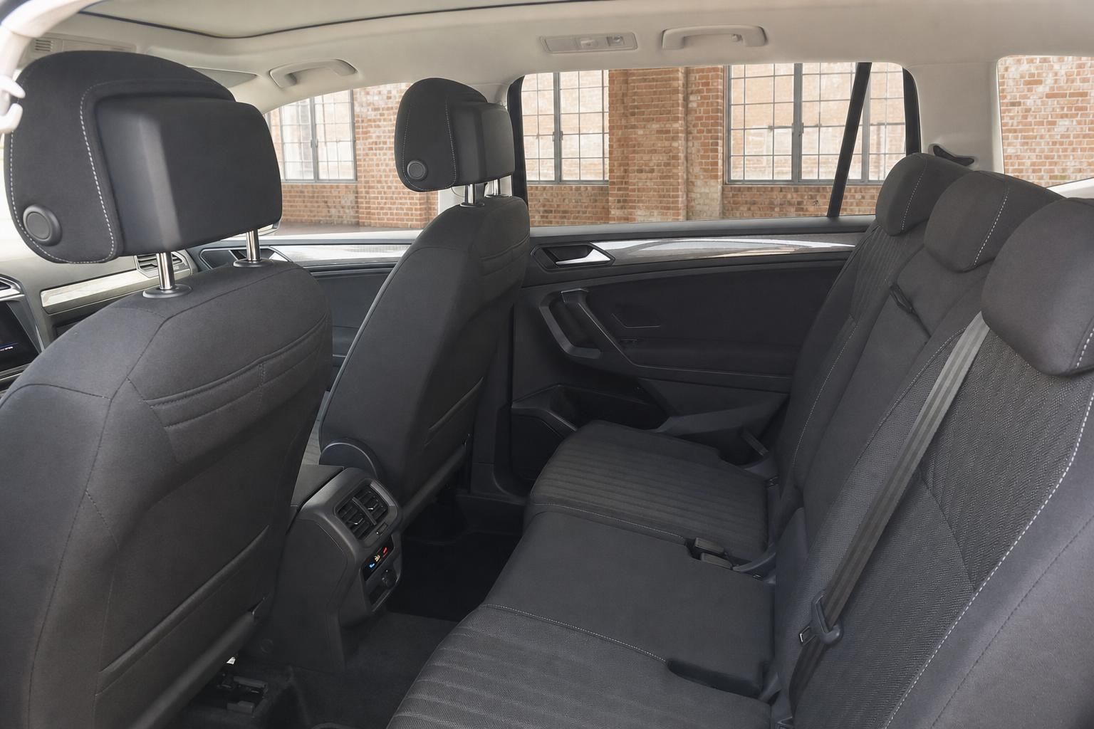 VW Tiguan Rücksitzbank mit viel Beinfreiheit im Fond
