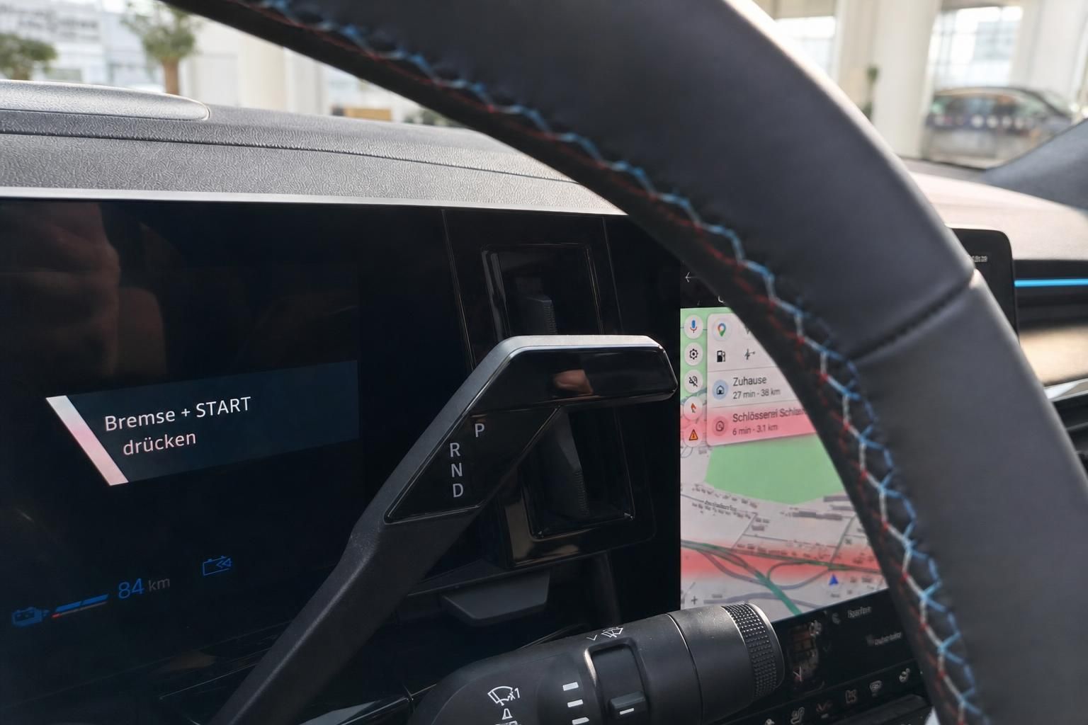Renault Rafale Innenraum Detail Lenkrad und Navigationsdisplay