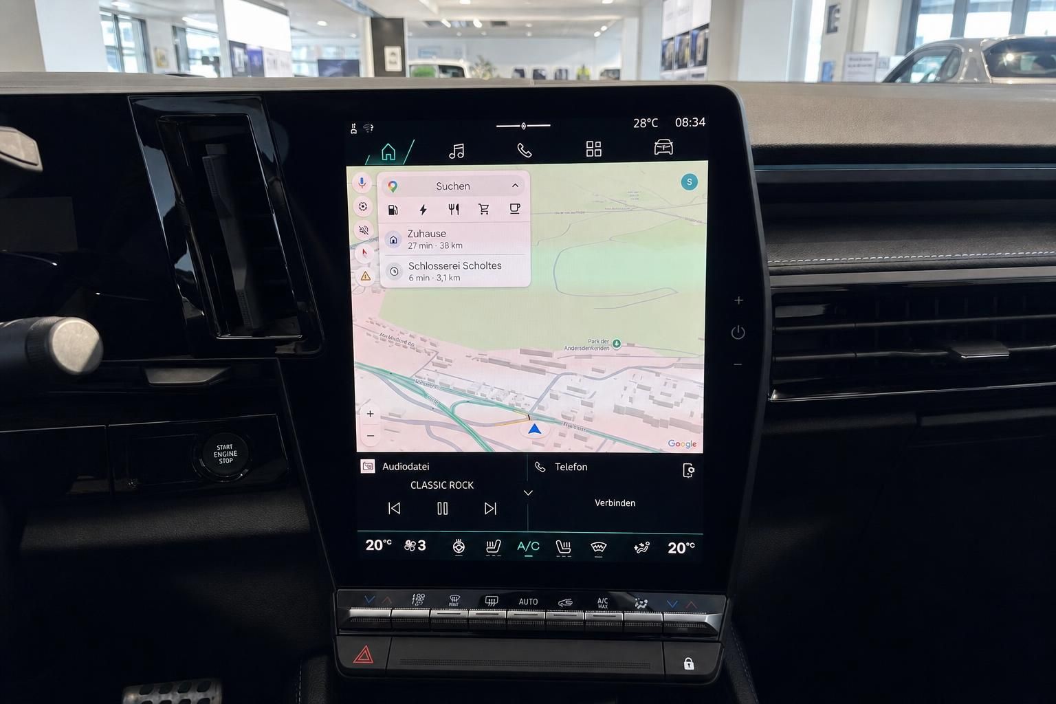 Renault Infotainment-Display mit Navigationskarte im Cockpit
