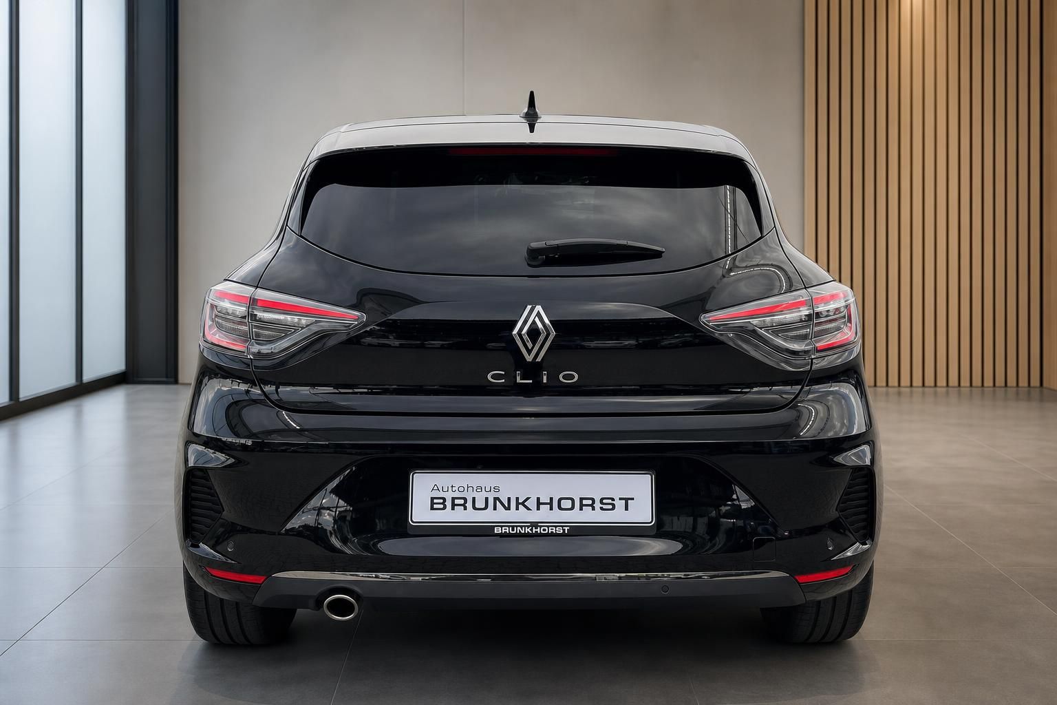 Renault Clio schwarz Heckansicht mit LED-Rückleuchten im Autohaus Brunkhorst