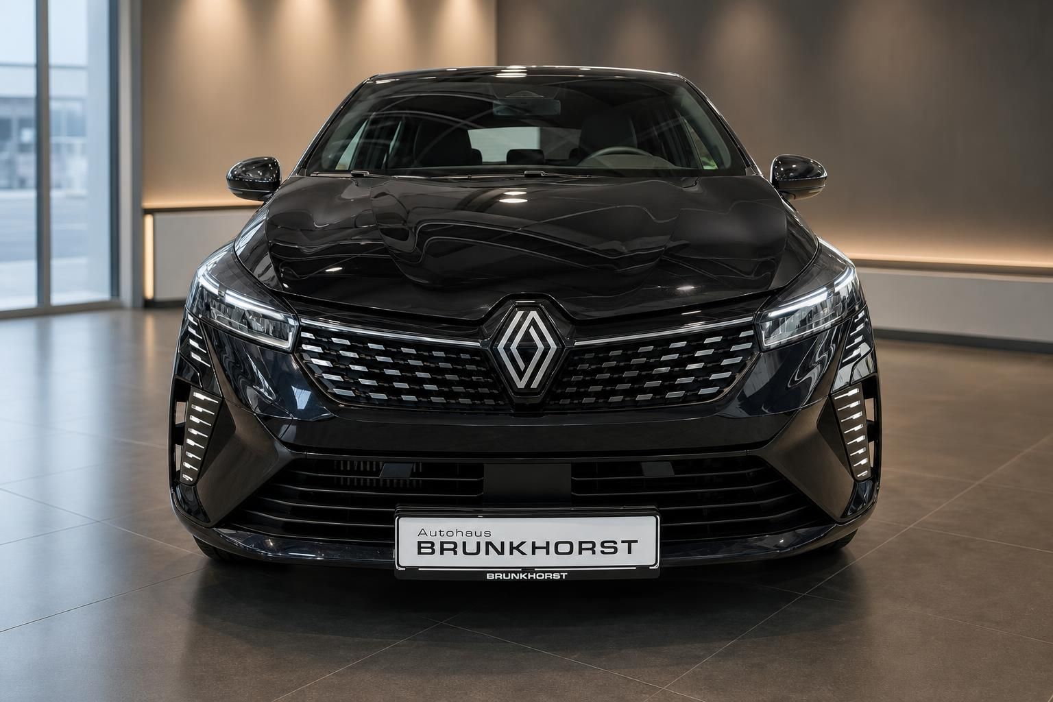 Renault Clio schwarz Frontansicht mit Kühlergrill im Autohaus Brunkhorst