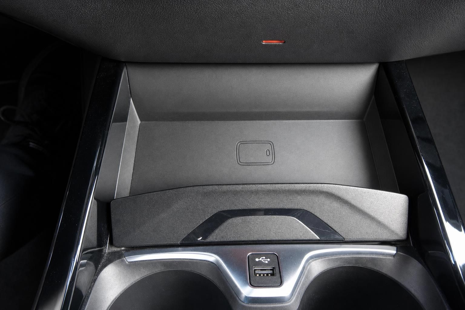 BMW Mittelkonsole mit USB-Anschluss und Ablagefach
