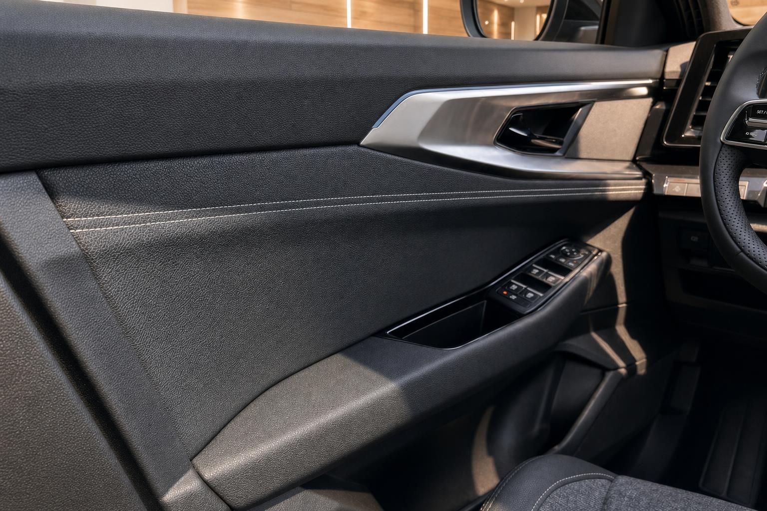 Renault Innenraum Detail Tuerverkleidung mit Bedienelementen und Ziernaht