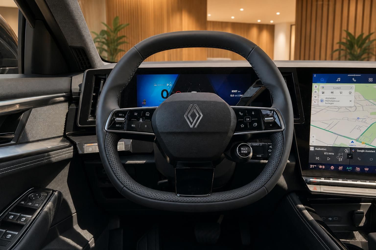 Renault Cockpit mit Lenkrad und digitalem Kombiinstrument im Innenraum