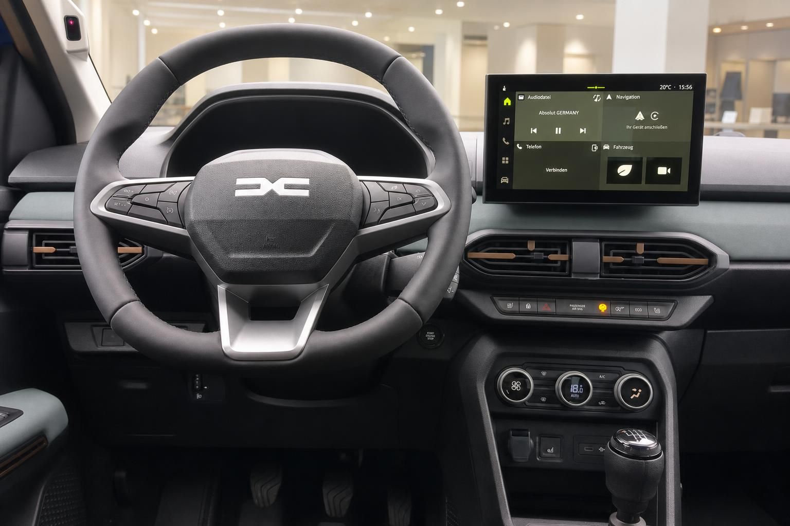 Dacia Cockpit mit Lenkrad und Touchscreen Infotainment System