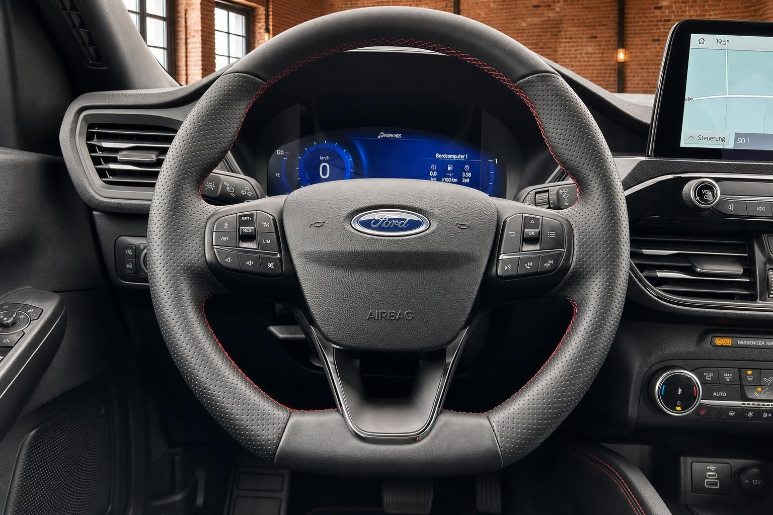 Ford Lenkrad mit Multifunktionstasten und digitalem Kombiinstrument