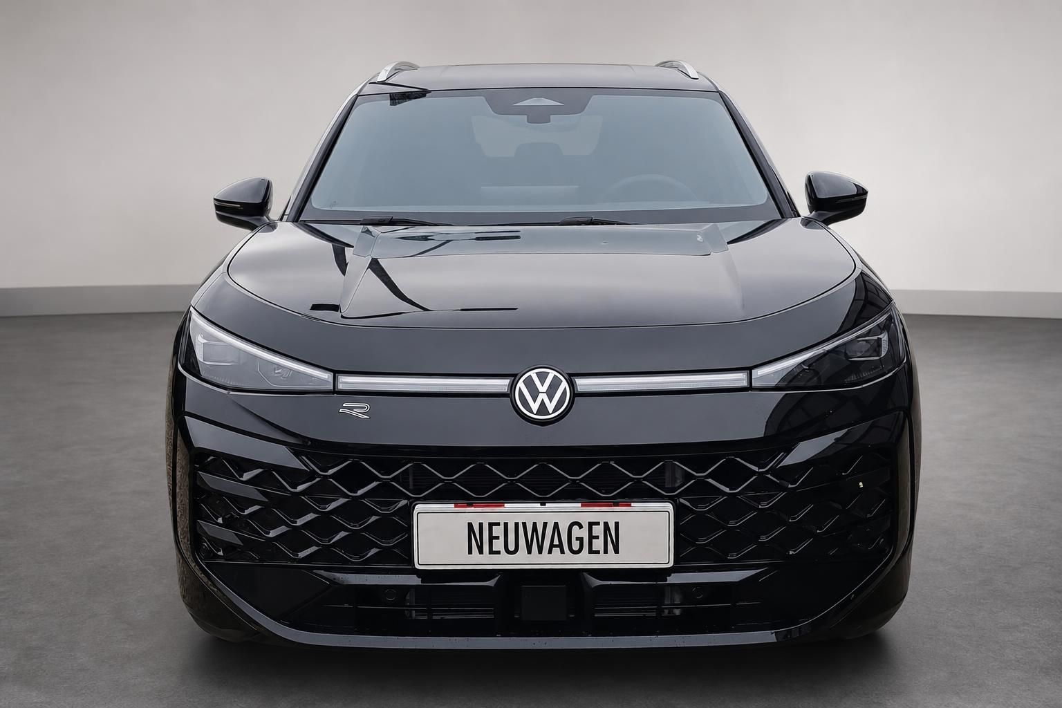 VW T-Roc R schwarz Frontansicht mit Kennzeichen Neuwagen
