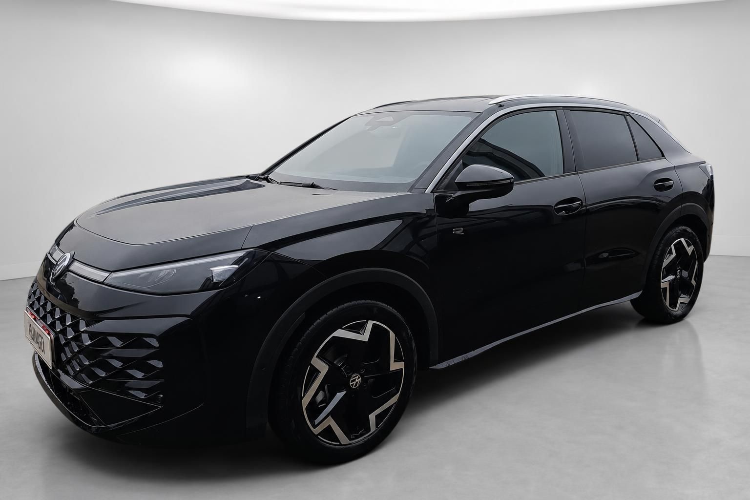 VW T-Roc R schwarz Frontansicht seitlich Studiofoto