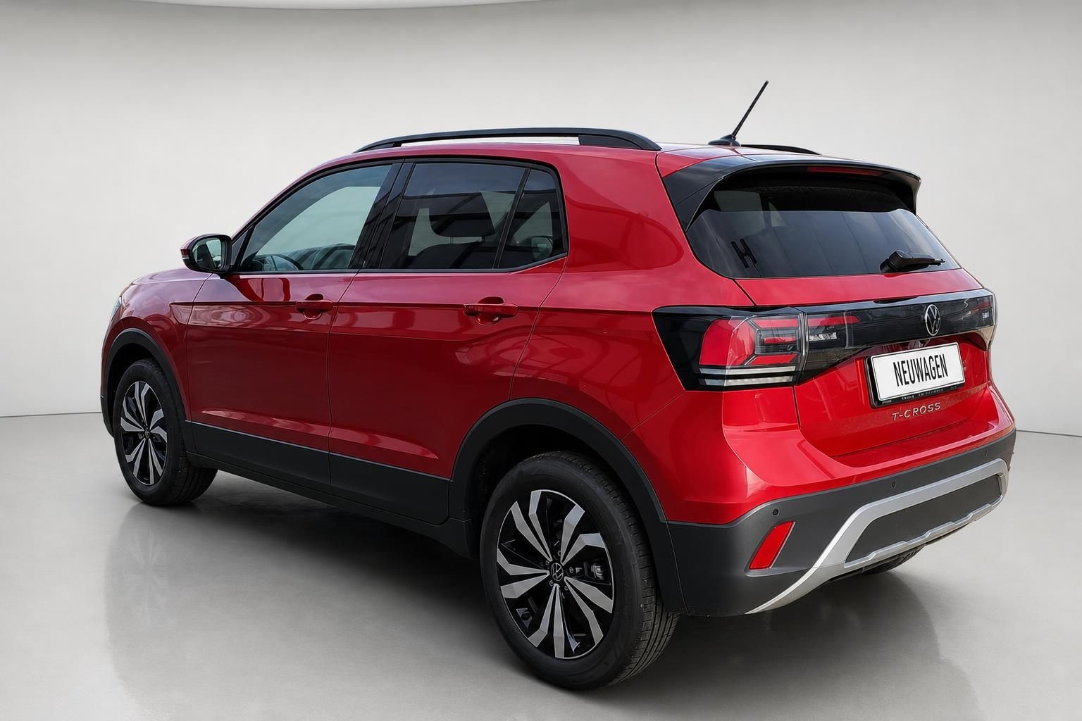 Volkswagen T-Cross rot, Seiten-Heckansicht Neuwagen
