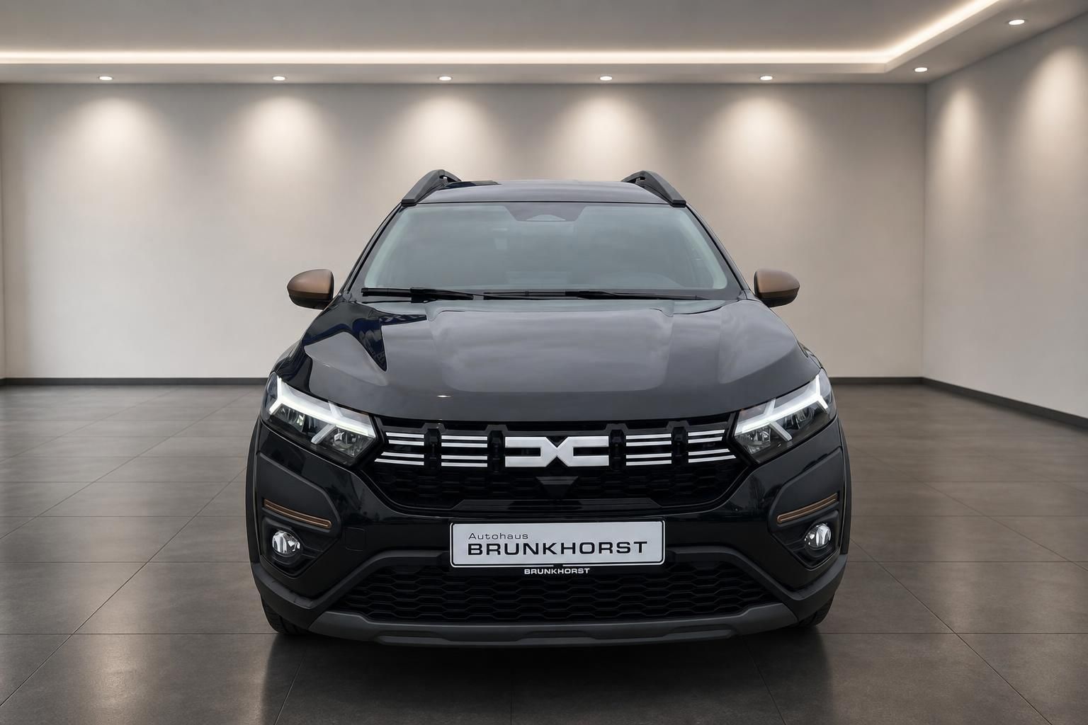 Dacia SUV schwarz - Frontansicht mit charakteristischem Kühlergrill