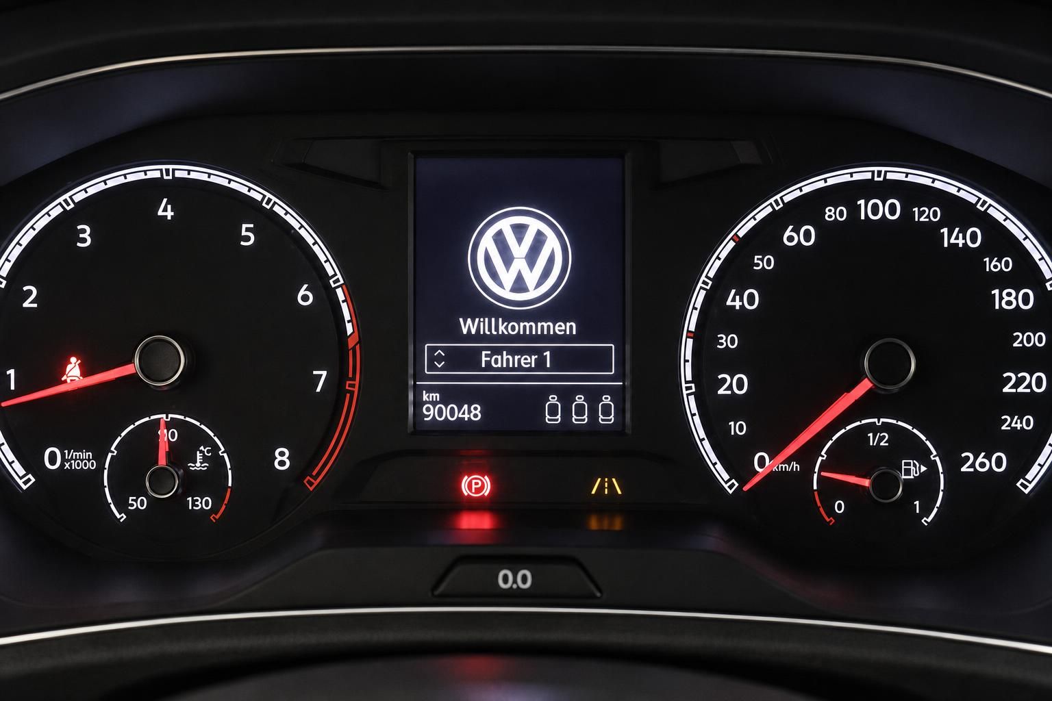 VW Kombiinstrument mit Tacho und Willkommen-Anzeige