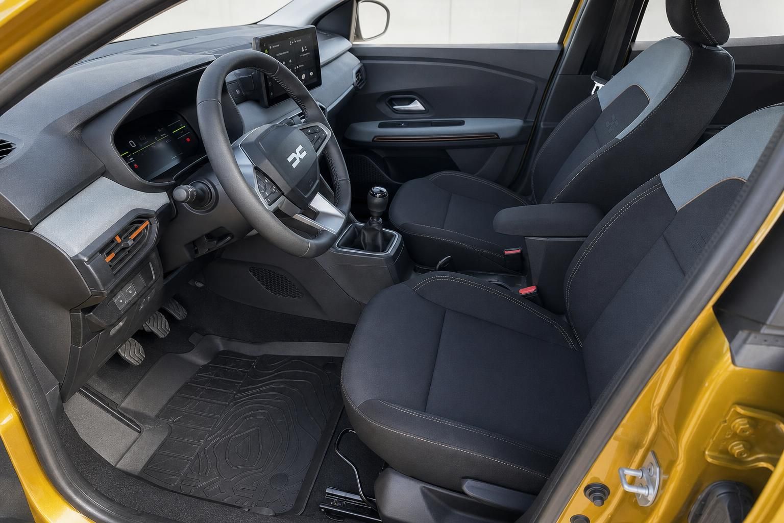 Dacia Innenraum mit Lenkrad und Sitzen - moderne Ausstattung im kompakten Fahrzeug