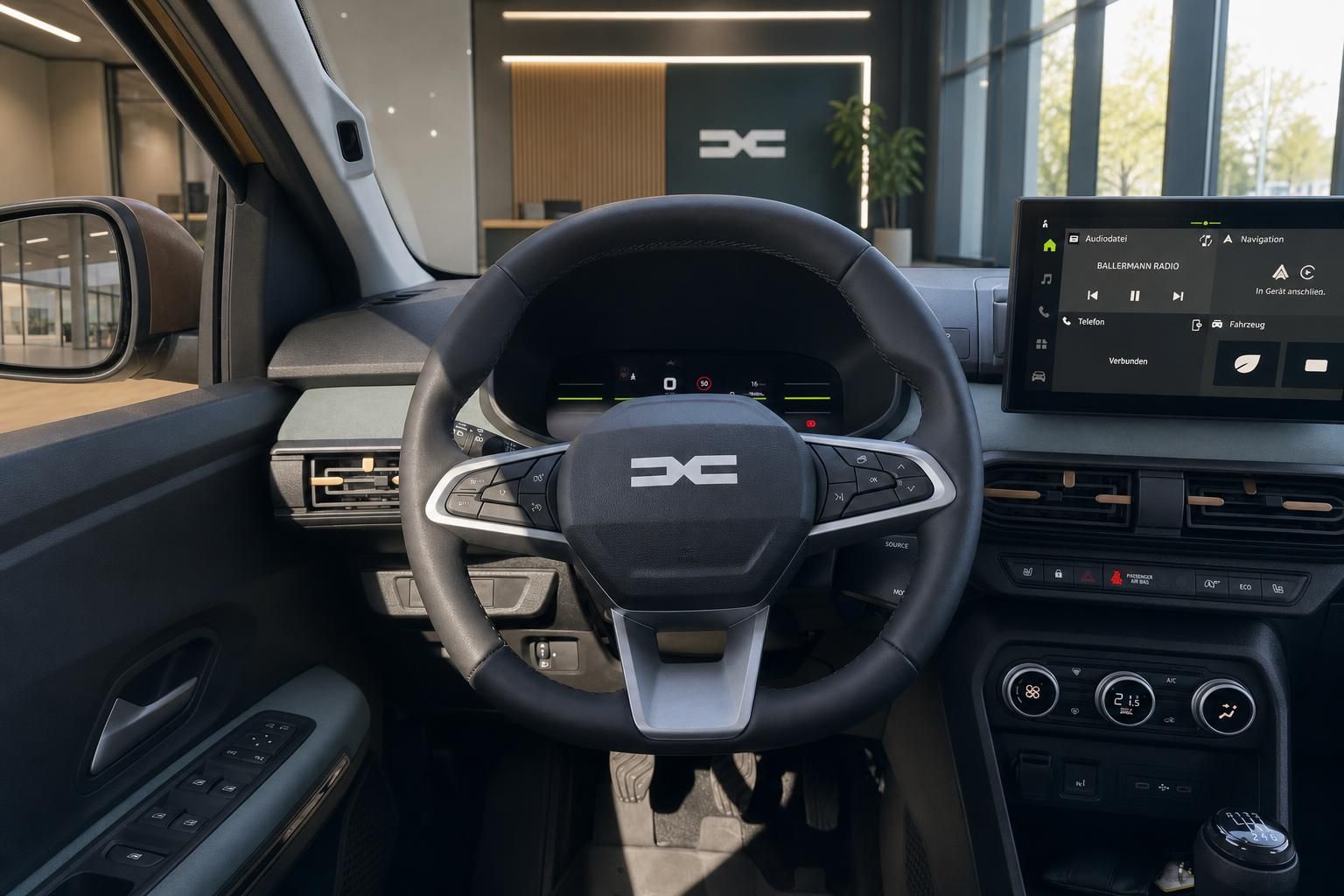 Lenkrad und Armaturenbrett mit digitalem Display und modernem Cockpit-Design