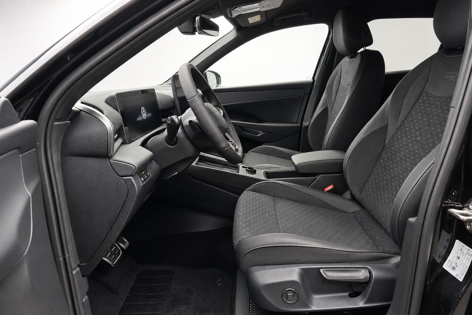 VW ID.5 GTX Innenraum, Vordersitze und Cockpit in Schwarz