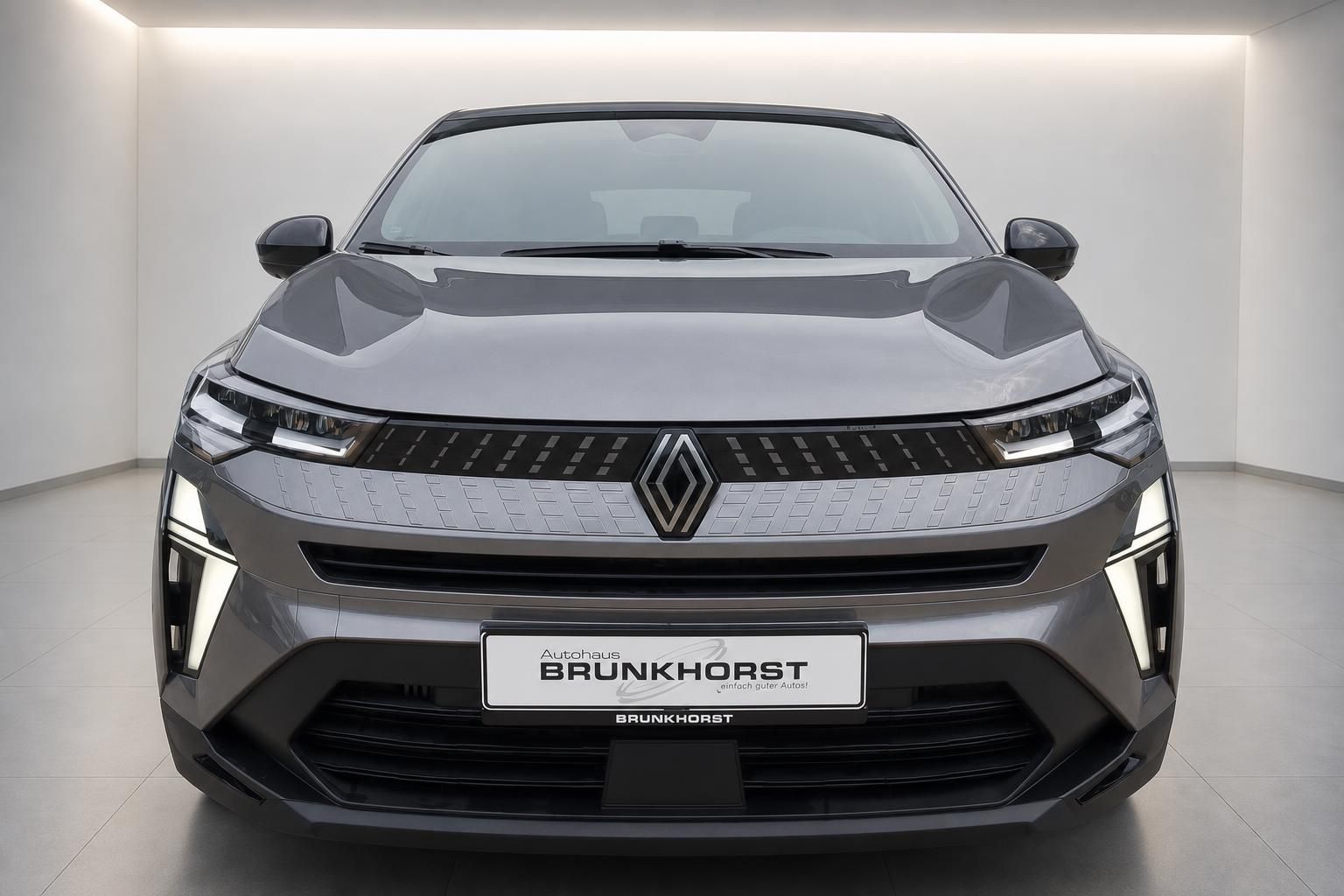 Renault Captur grau, Frontansicht mit Kühlergrill und LED-Scheinwerfern