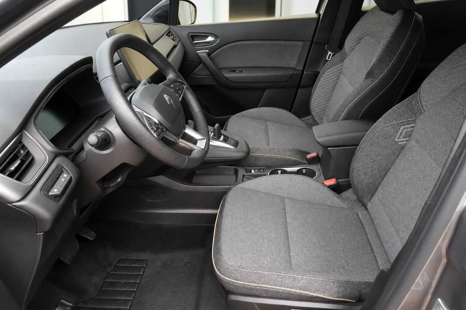 Renault Captur Innenraum, Vordersitze und Cockpit im Detail