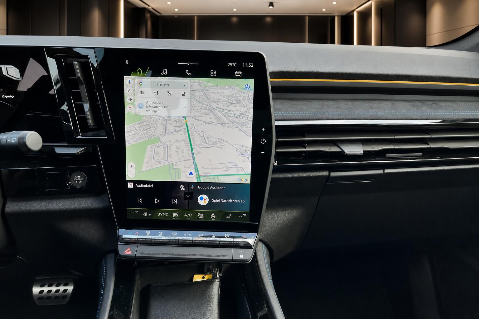 Zentrales Touchscreen-Display mit Navigation im Fahrzeug