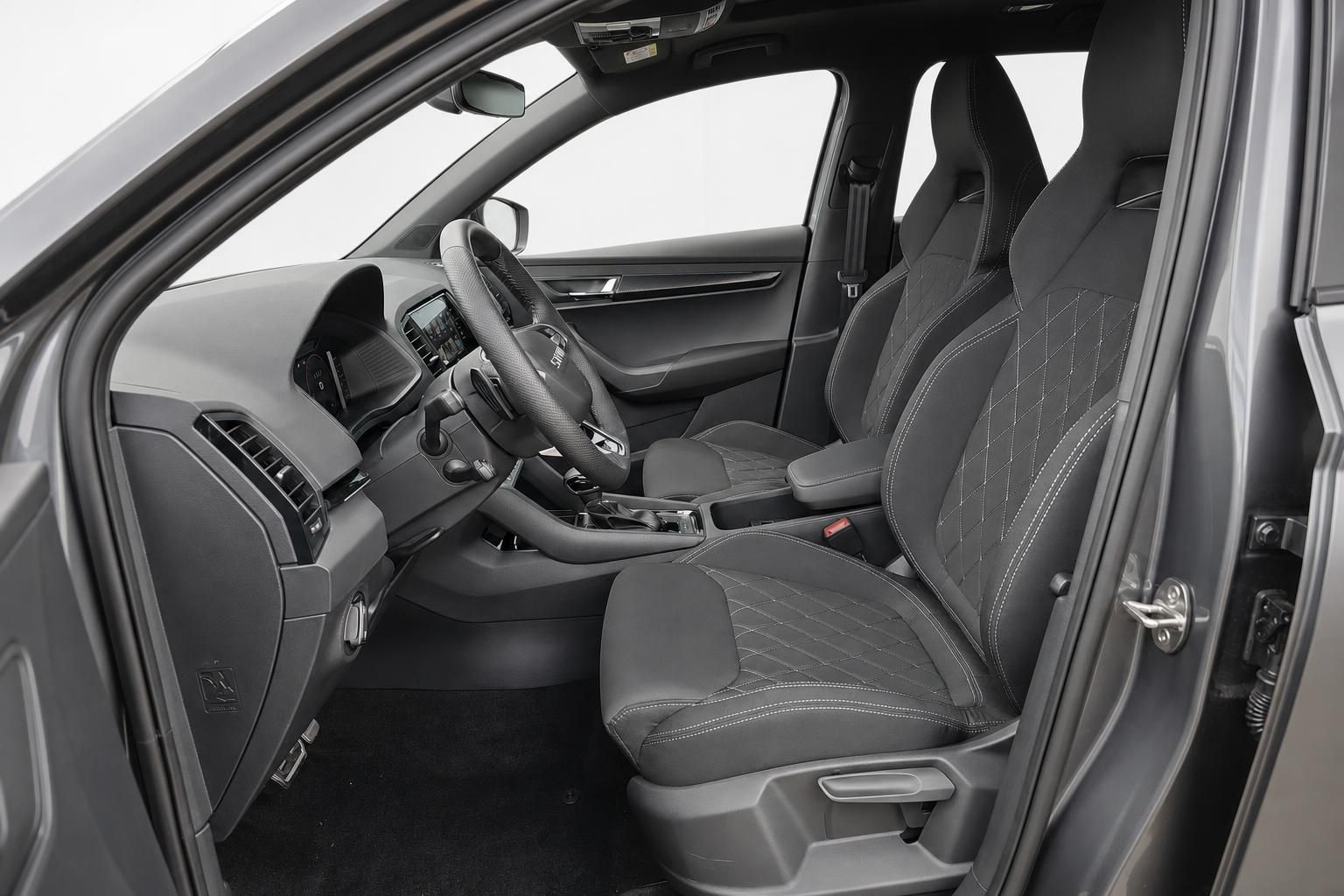 Skoda Innenraum mit Sportsitzen und schwarzem Lederinterieur