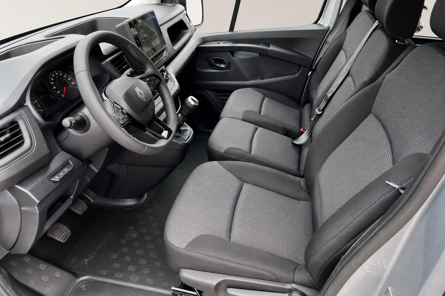Renault Trafic Combi - Fahrerkabine mit grauen Stoffsitzen und Armaturenbrett