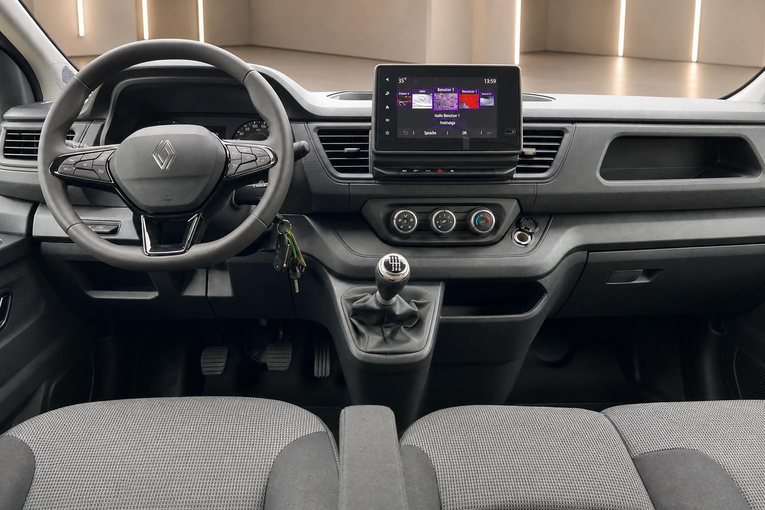 Renault Trafic Combi - Innenraum mit Lenkrad, Touchscreen und Mittelkonsole