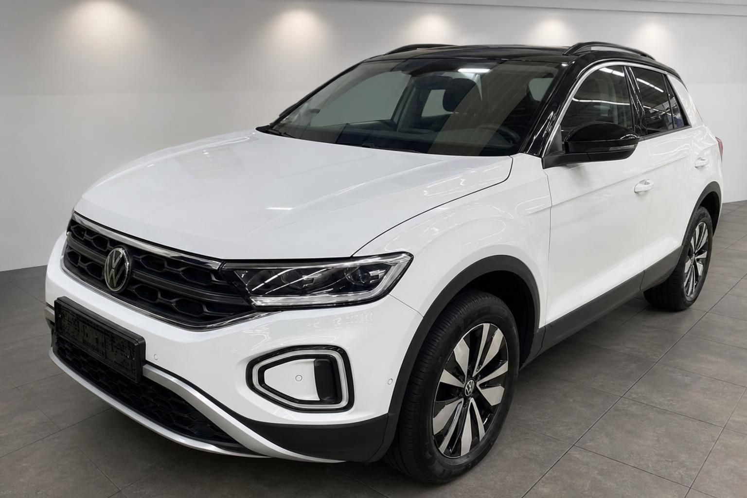 VW T-Roc weiß Frontansicht mit schwarzem Dach in Halle