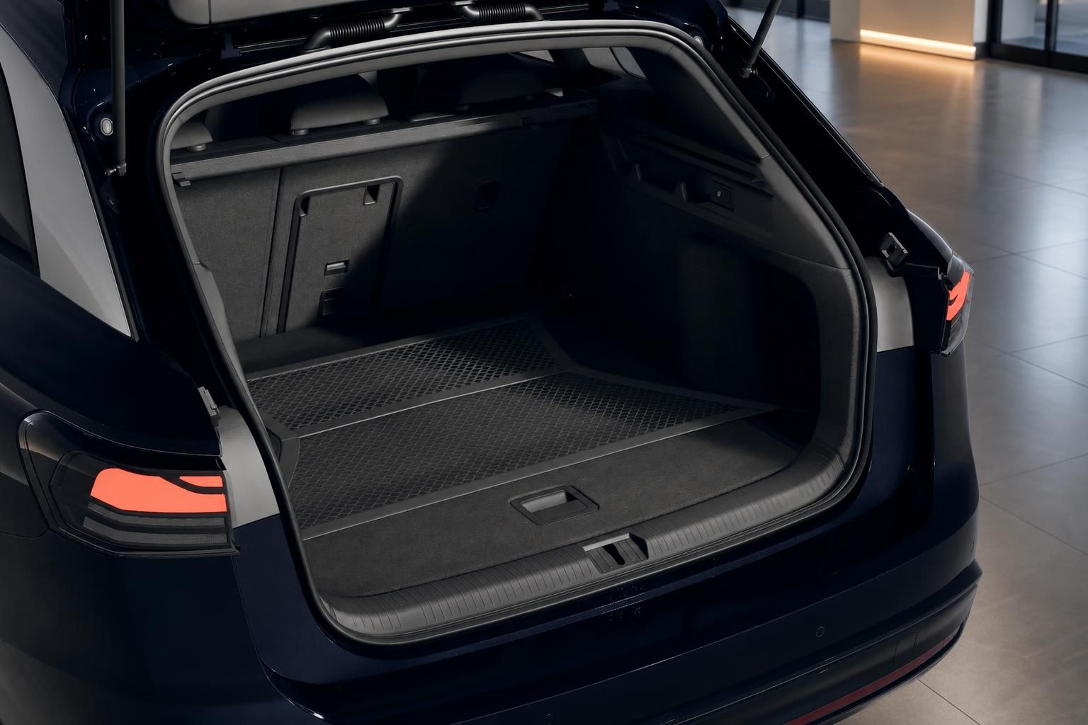 VW ID.7 Tourer Kofferraum mit großem Ladevolumen und Netz
