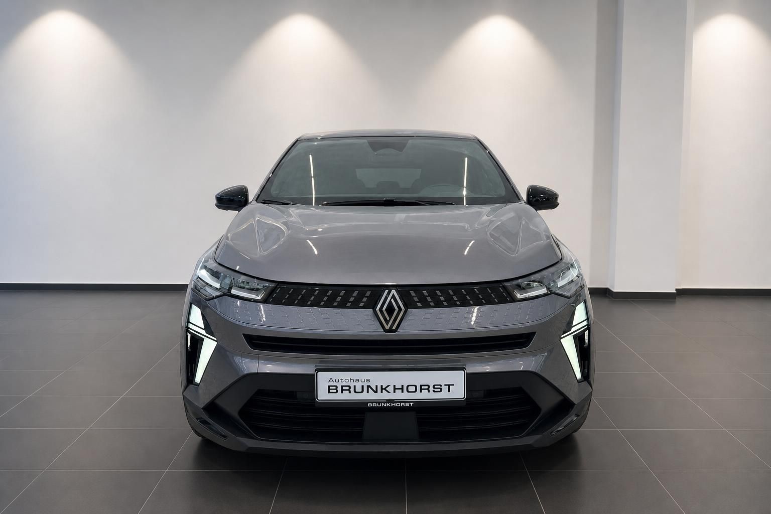 Renault Captur E-Tech grauer Elektro-SUV Frontansicht mit LED-Tagfahrlicht