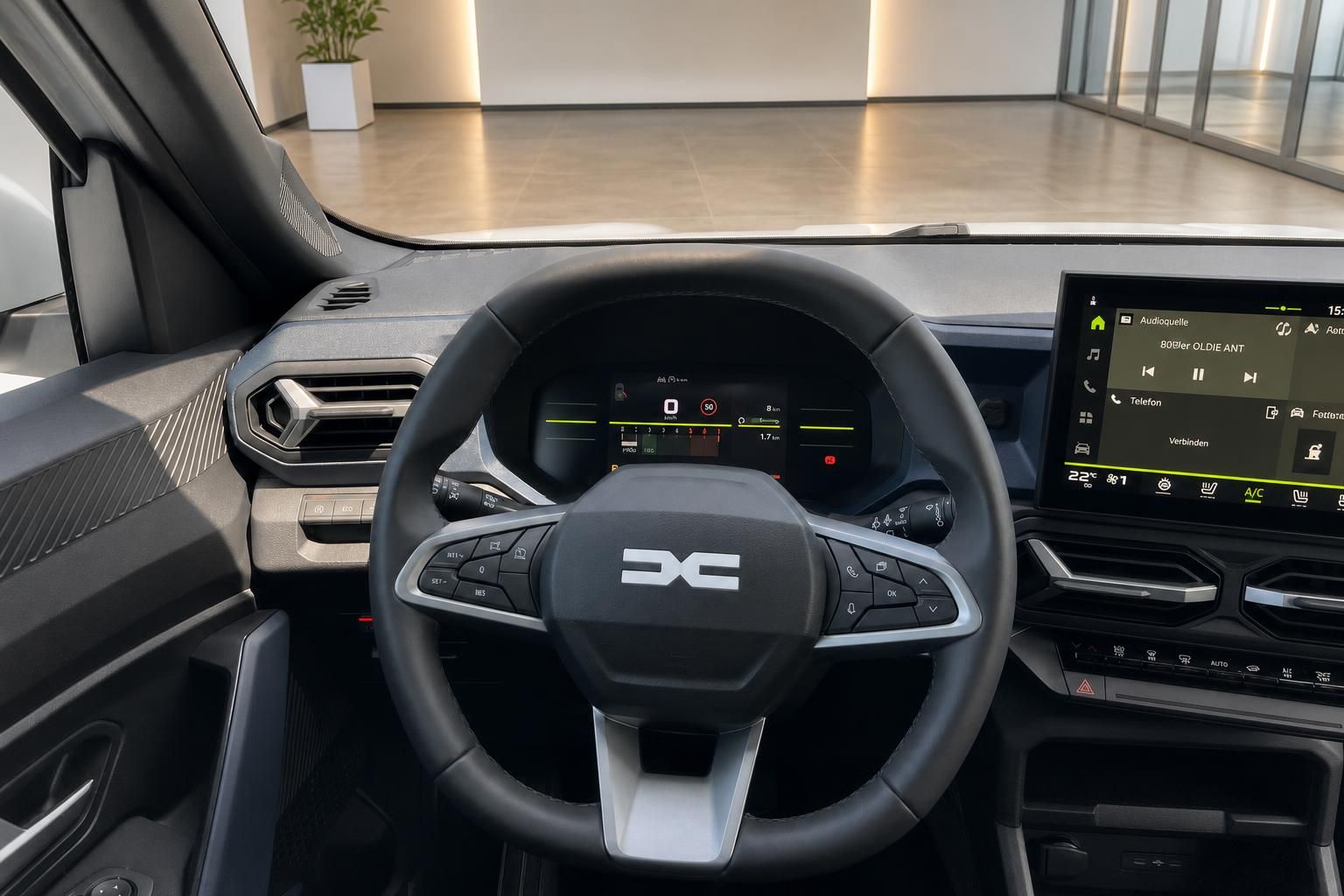 Cockpit Dacia mit Lenkrad, Digitaltacho und Infotainment-Display