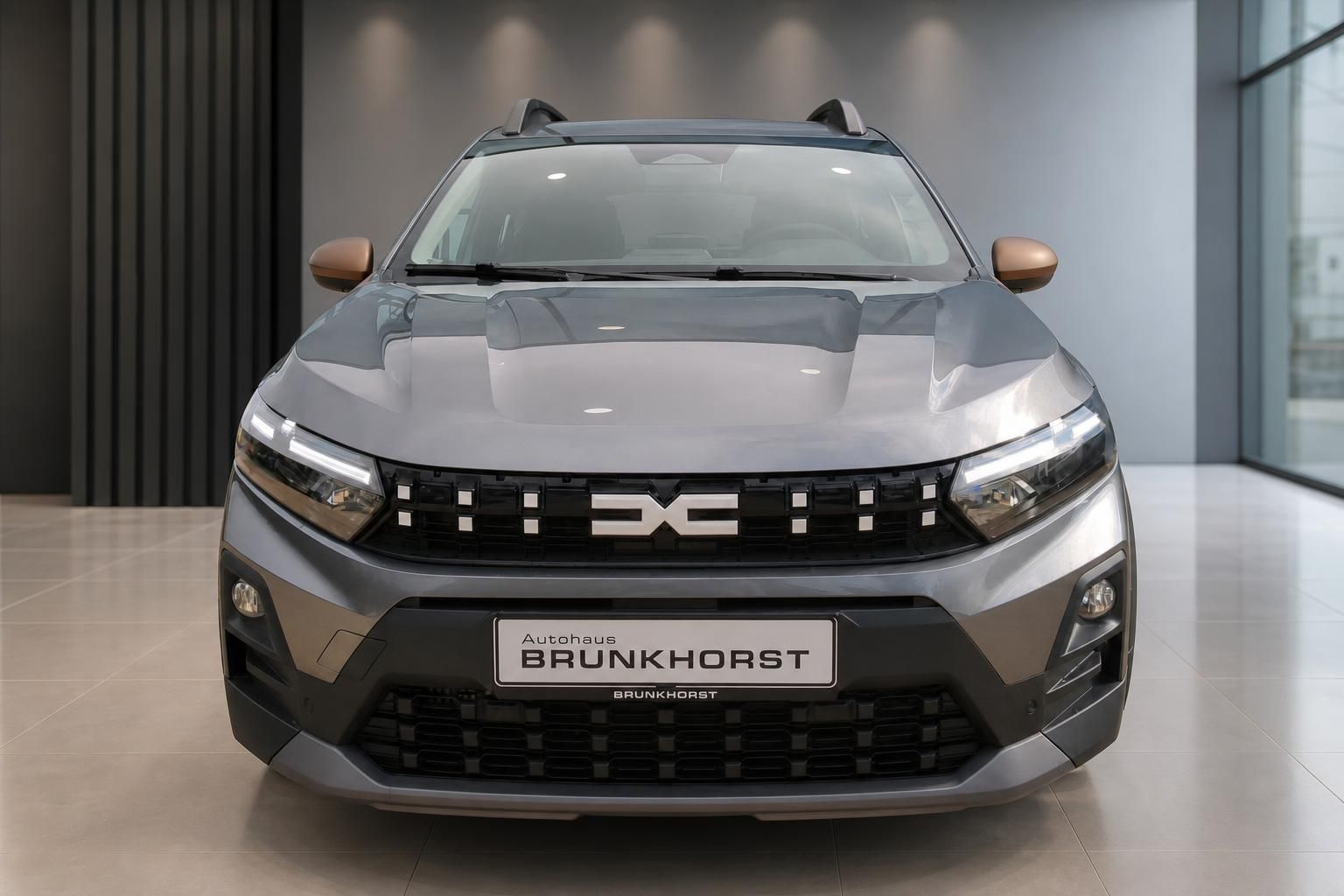Dacia Sandero Stepway Frontansicht mit LED-Scheinwerfern und Kühlergrill