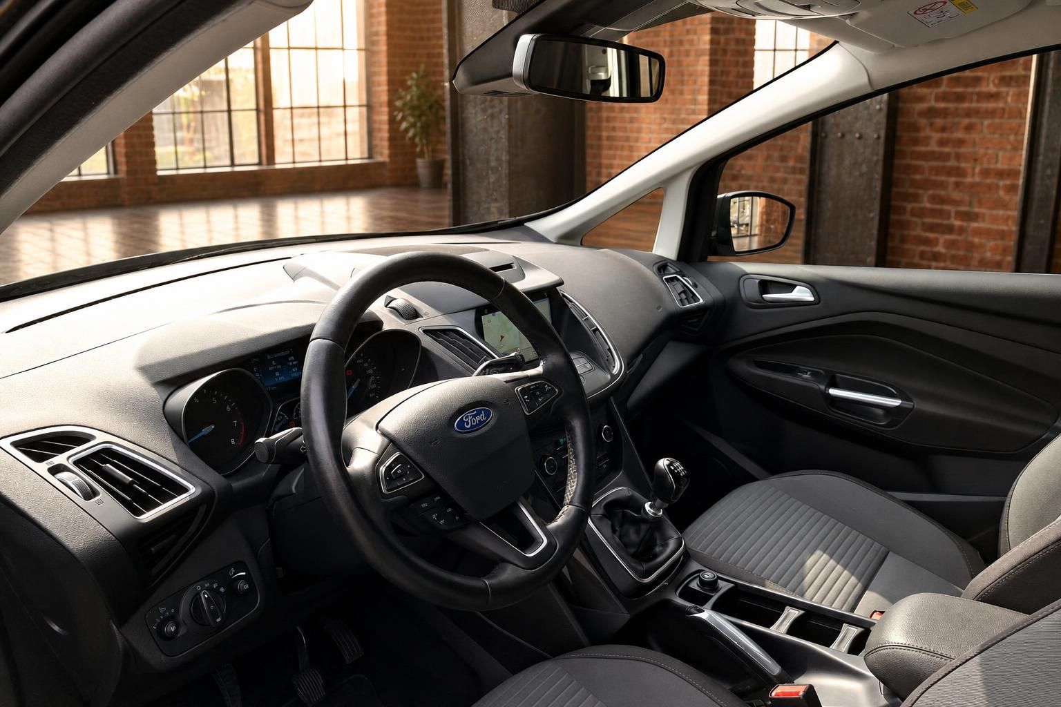 Ford C-MAX Innenraum mit Cockpit und Lenkrad