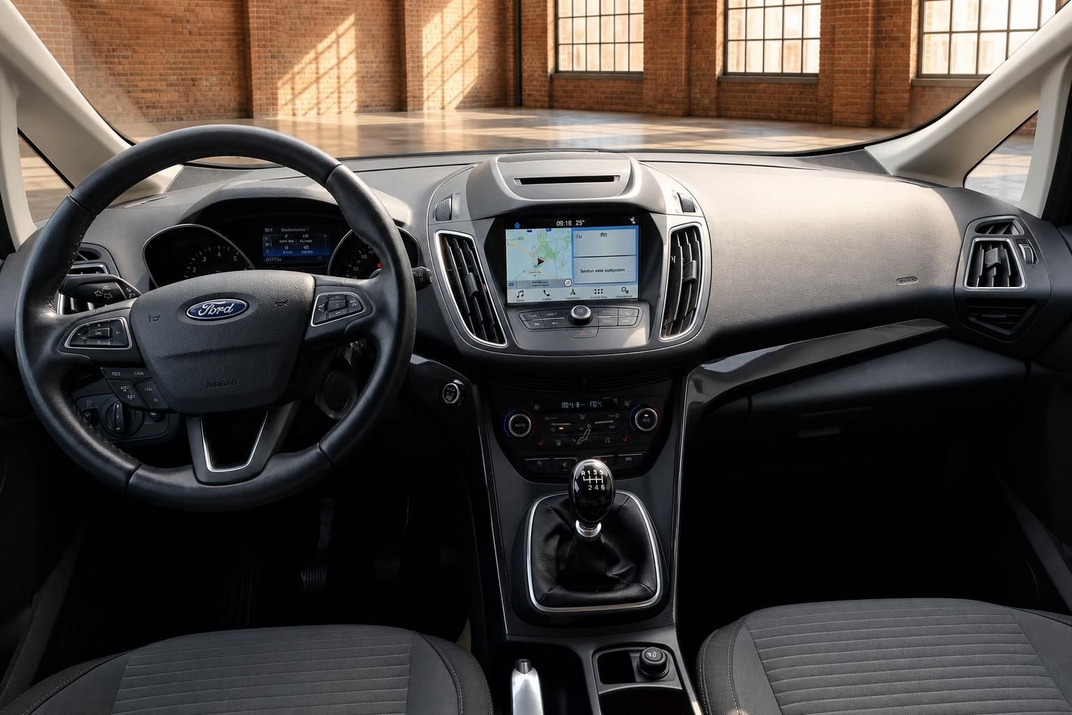 Ford Cockpit mit Lenkrad, Schaltung und Multimediadisplay